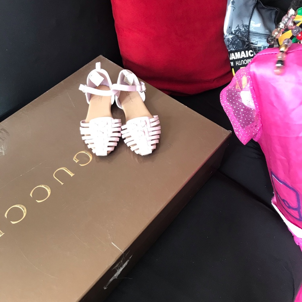 Toddler size 9 old navy sandals